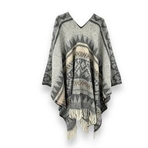 Alpaca wool blend fringe poncho southwestern Aztec print gray tan made in Peru